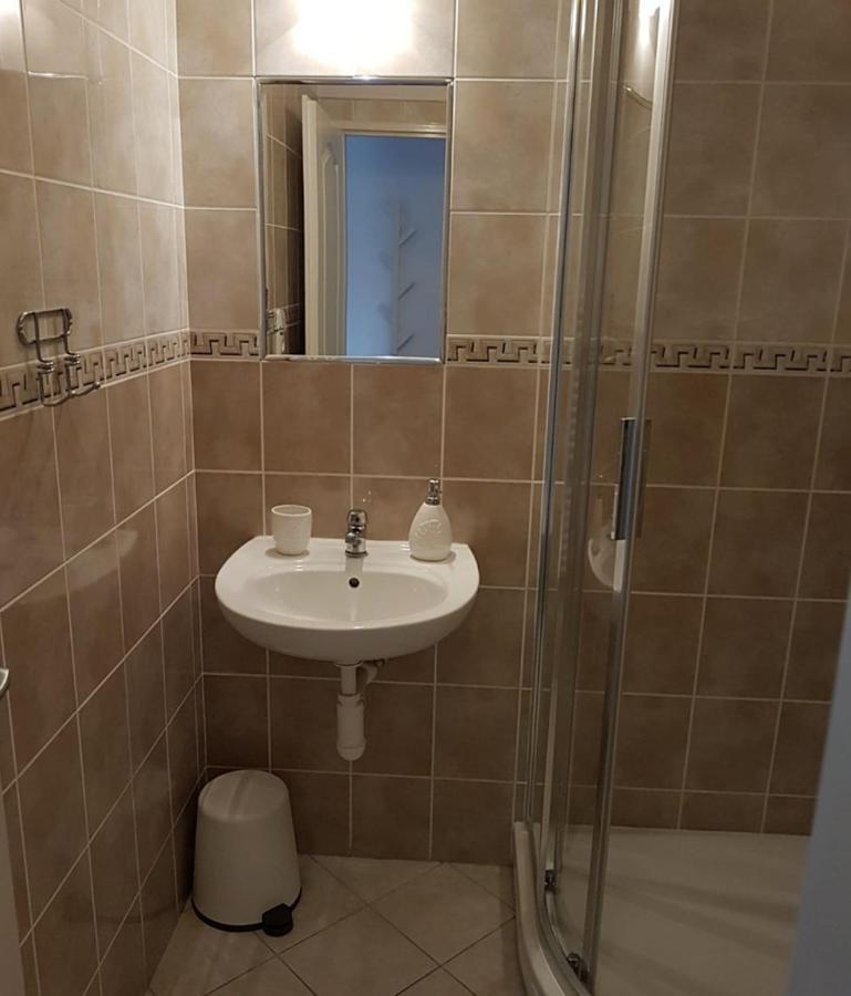 Statek U Dubu Otel Svojetin Dış mekan fotoğraf