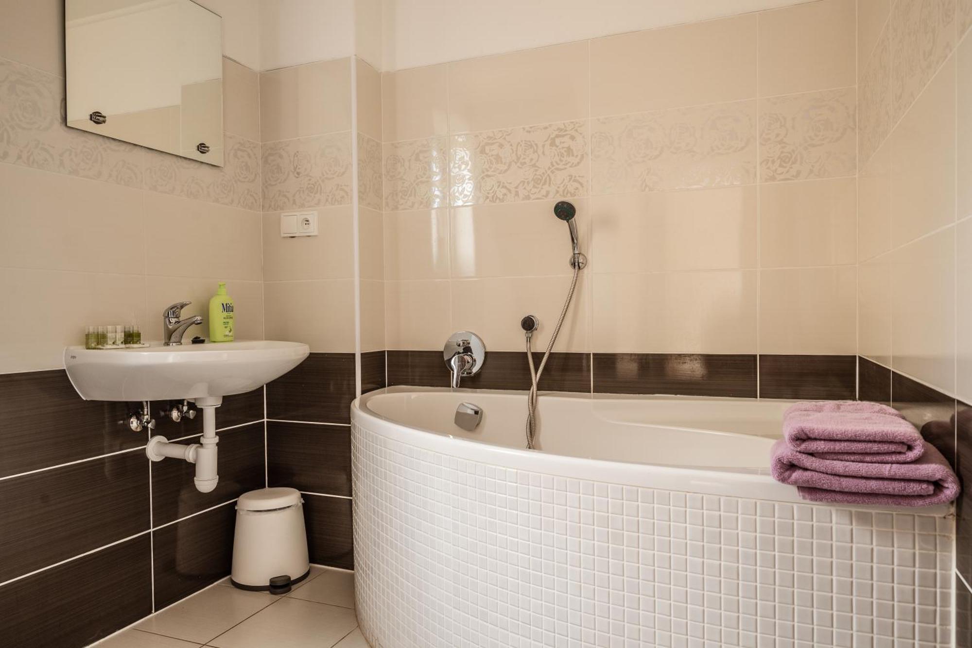 Statek U Dubu Otel Svojetin Dış mekan fotoğraf